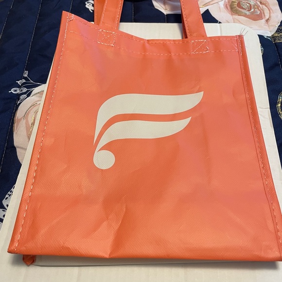 FREE! Mini reusable shopping bag with any purchase! - Picture 2 of 5